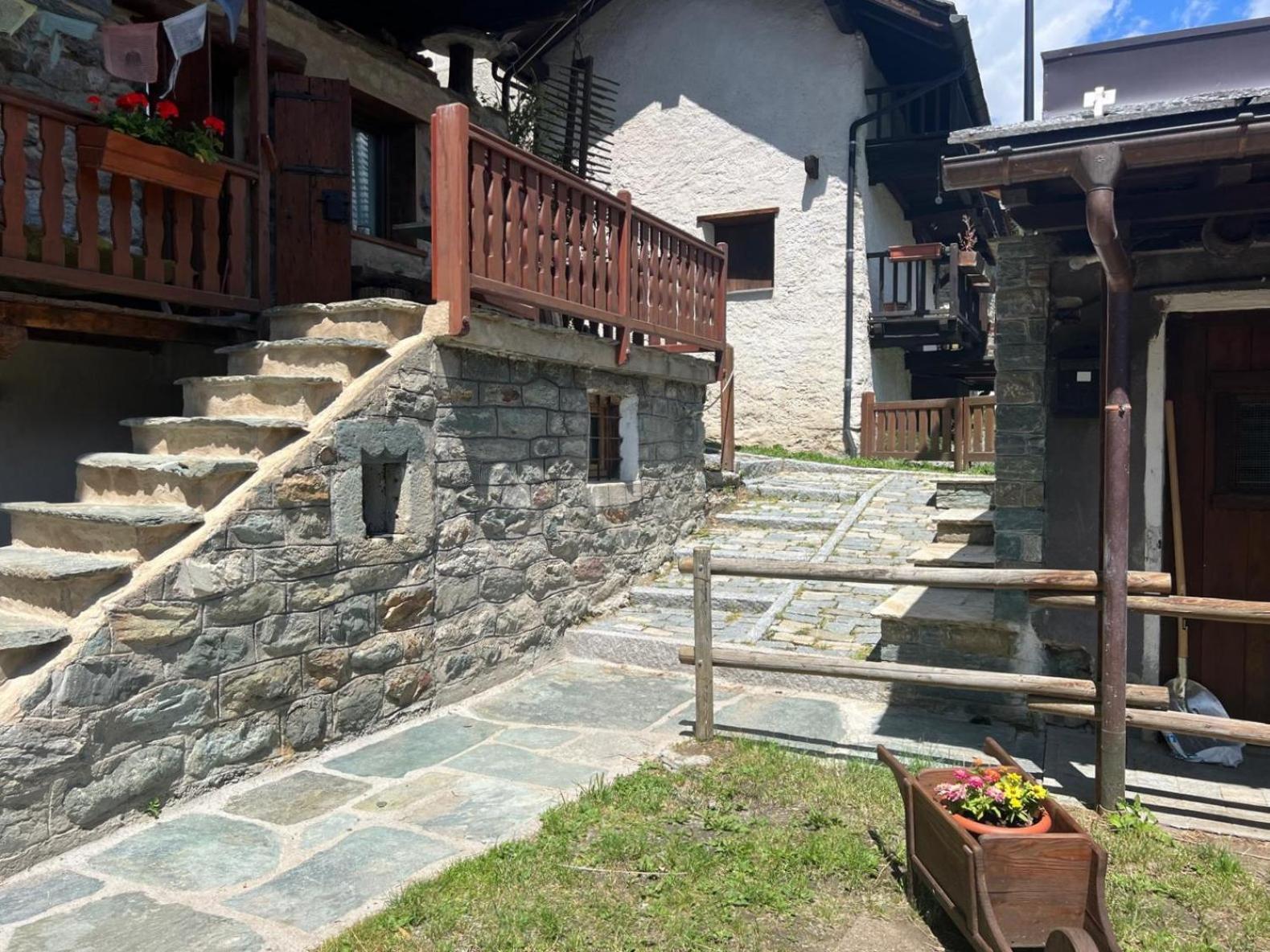 Joivy Modern Family Chalet With Stunning Mountain Views Champoluc Buitenkant foto